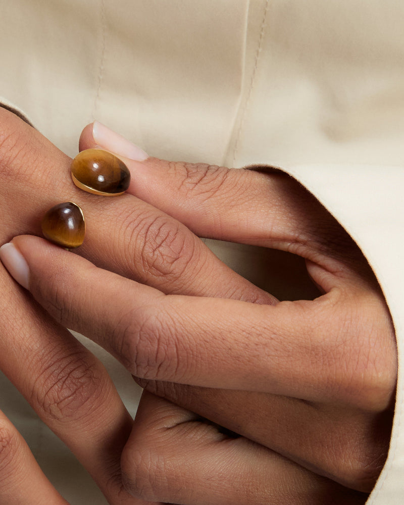 Anillo Gravity con Ojo de Tigre - 
  
    Gemas Naturales / Baño de Oro 18K
  
