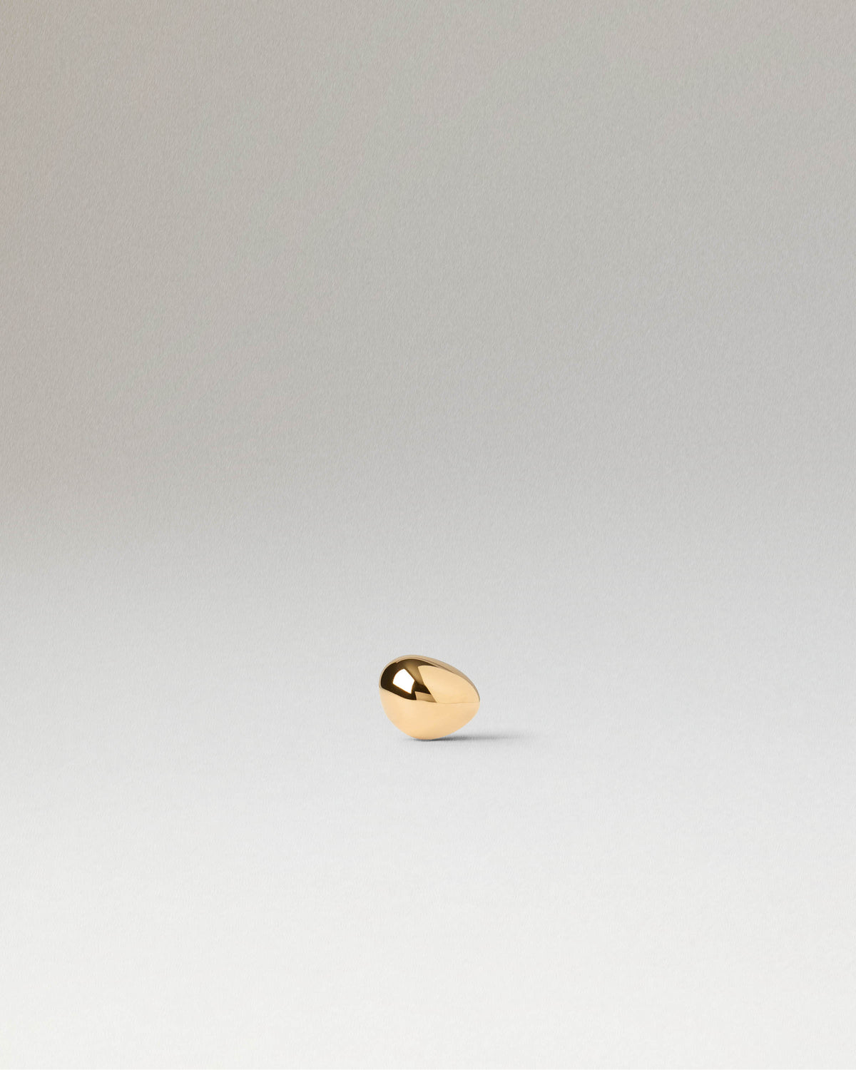 Piercing oreja fluido con forma redonda irregular