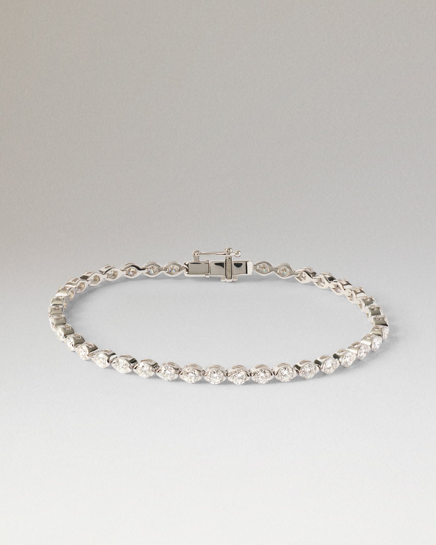 Bracelet en or blanc et diamants Astra 
  
    Diamants / Or Blanc 18K
  
