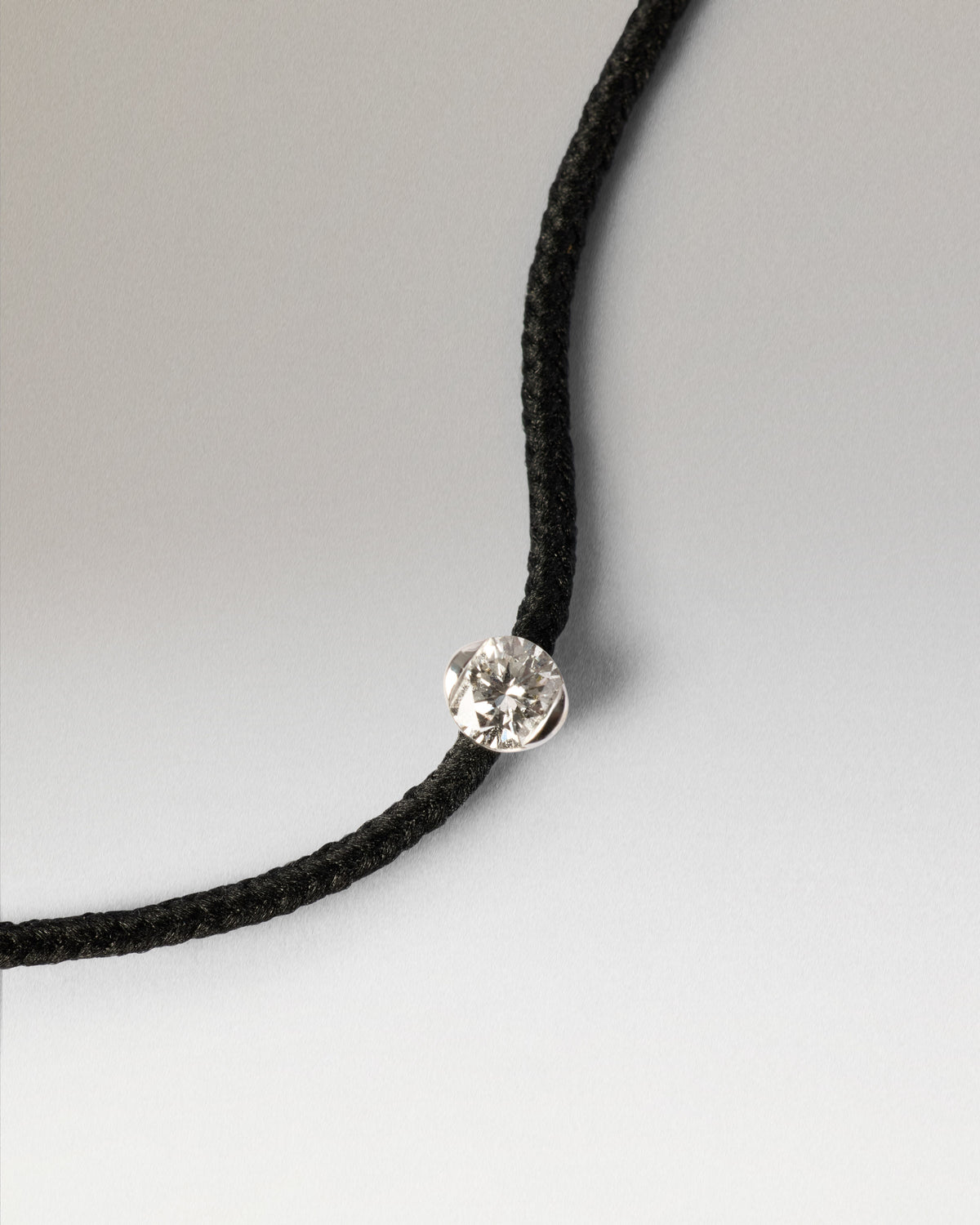 Bracelet en diamant et cordon réglable avec un diamant rond de laboratoire
