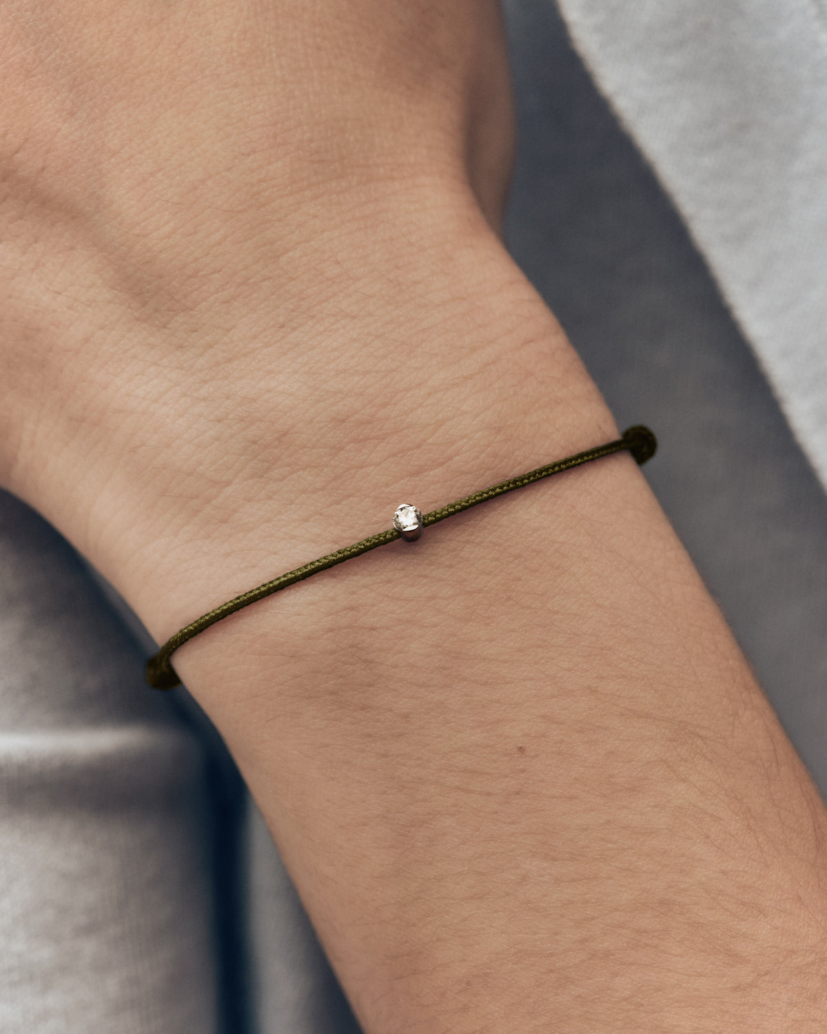 Pulsera Grace de Cordón Verde Musgo en Oro y Diamante - Diamantes / Oro Blanco 18K