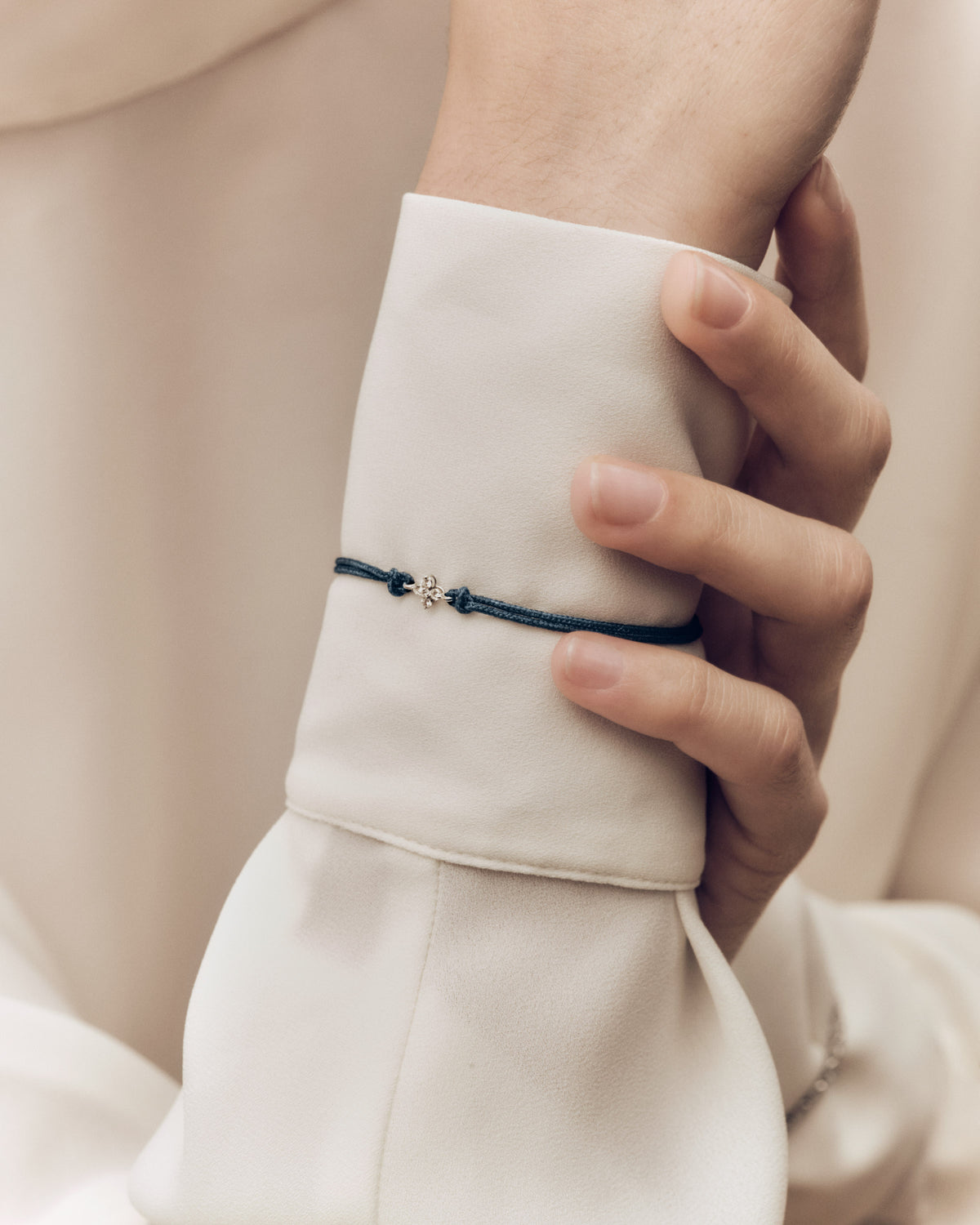 Bracelet Maggie en Cordon Bleu, Or Blanc et Diamants - Diamants / Or Blanc 18K