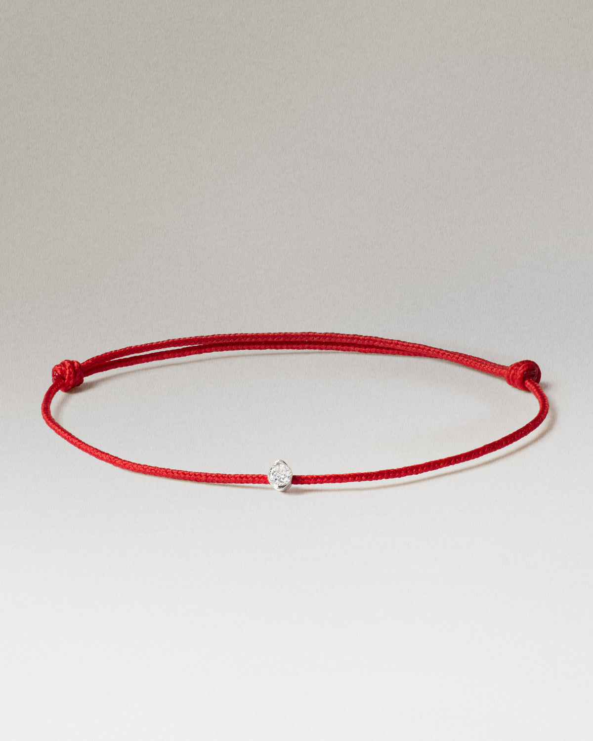 Diamond and Gold Grace Red Cord Bracelet - Diamantes / Oro Blanco 18K