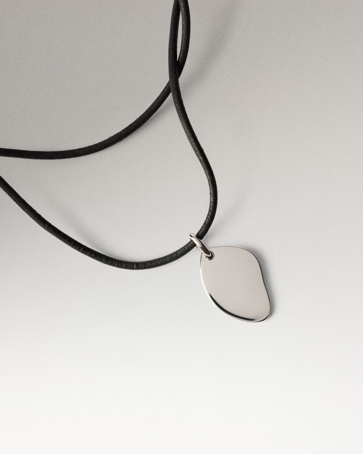 Petal Engravable Pendant - Rhodium Plating