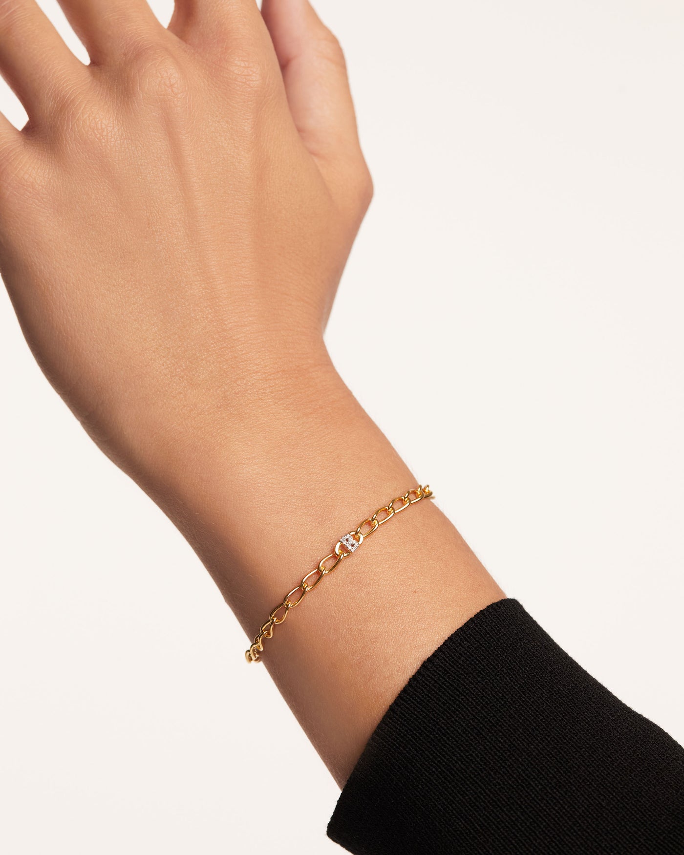 Cable chain bracelet in gold-plated silver with initial B in