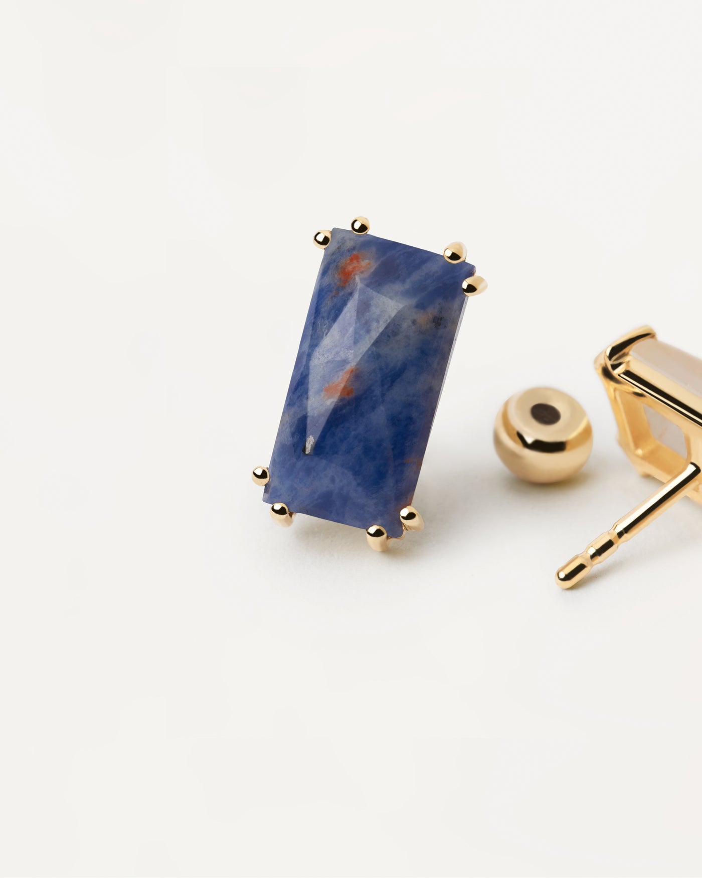 Maiko Sodalith Piercing Ohrringe - 
  
    Silber / 18K Goldplattierung
  
