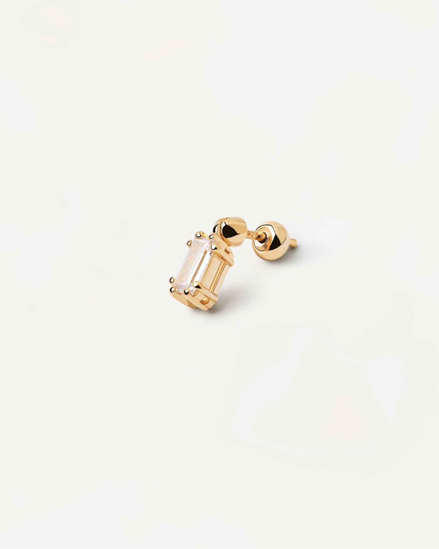 Gold-plated ear piercing with baguette cut white zirconia