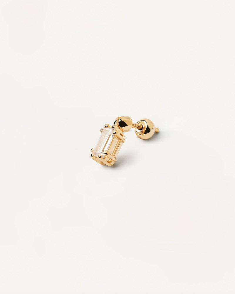 Gold-plated ear piercing with baguette cut white zirconia
