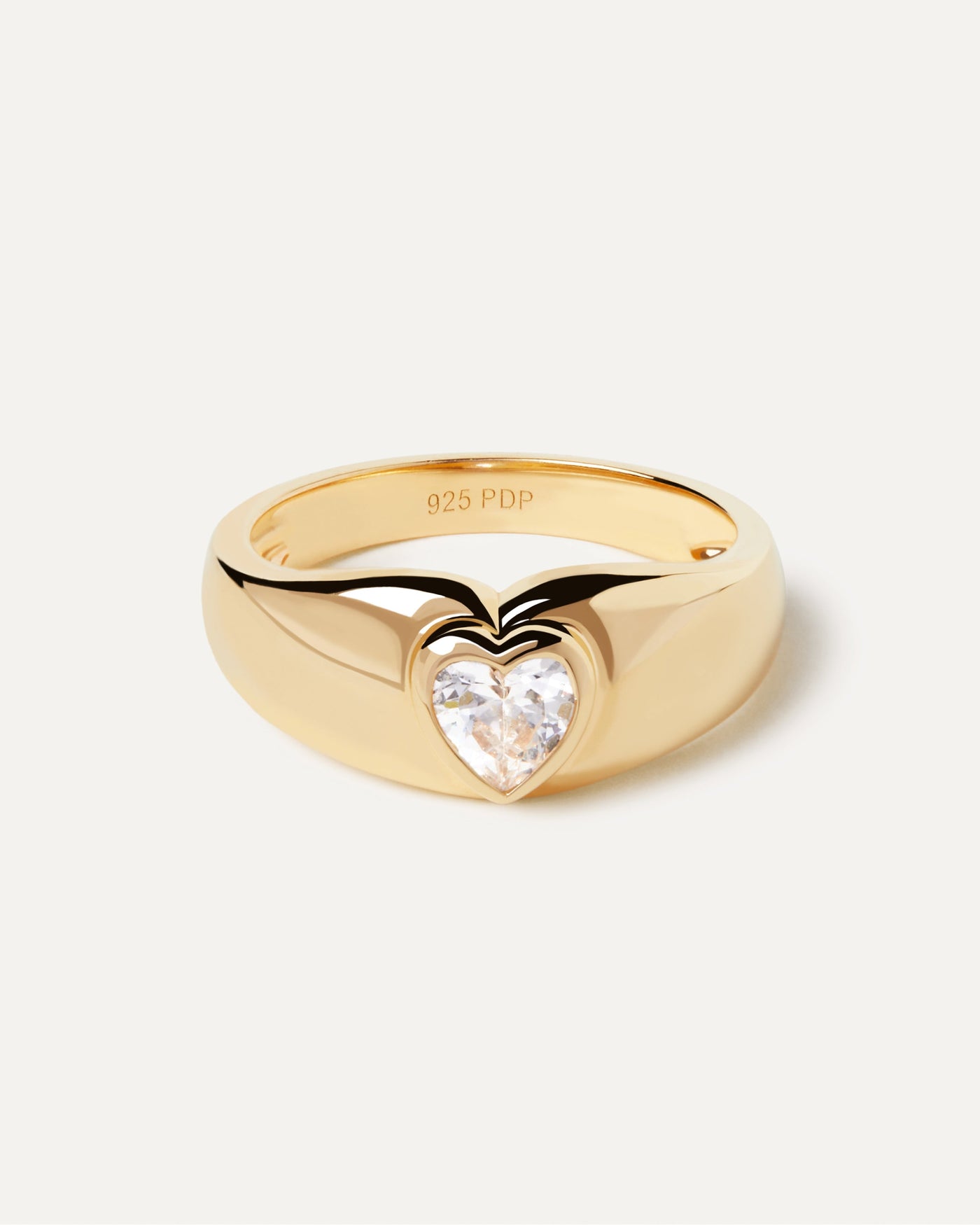 Bold ring in gold-plated silver with heart-shaped zirconia