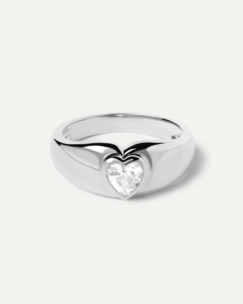 Bold ring in sterling silver with heart-shaped zirconia
