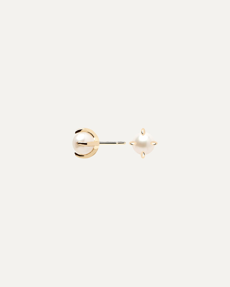Pair of 18K gold-plated freshwater cultured pearl studs set on prongs