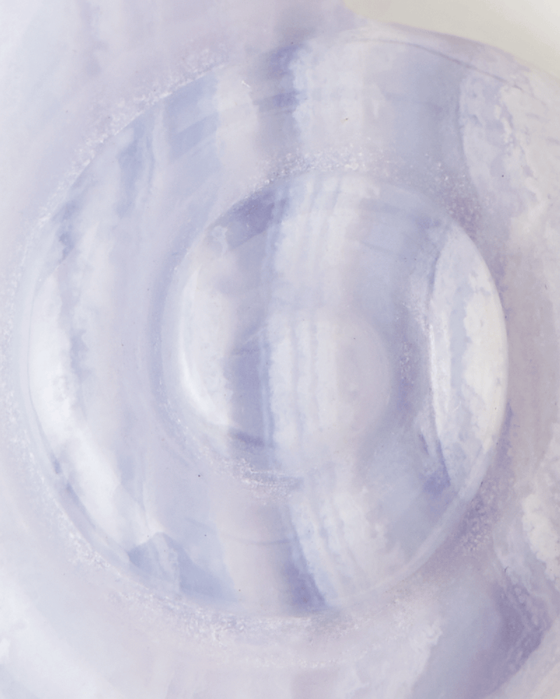 Pendientes esculturales de caracol de mar de piedra azul tallada a mano