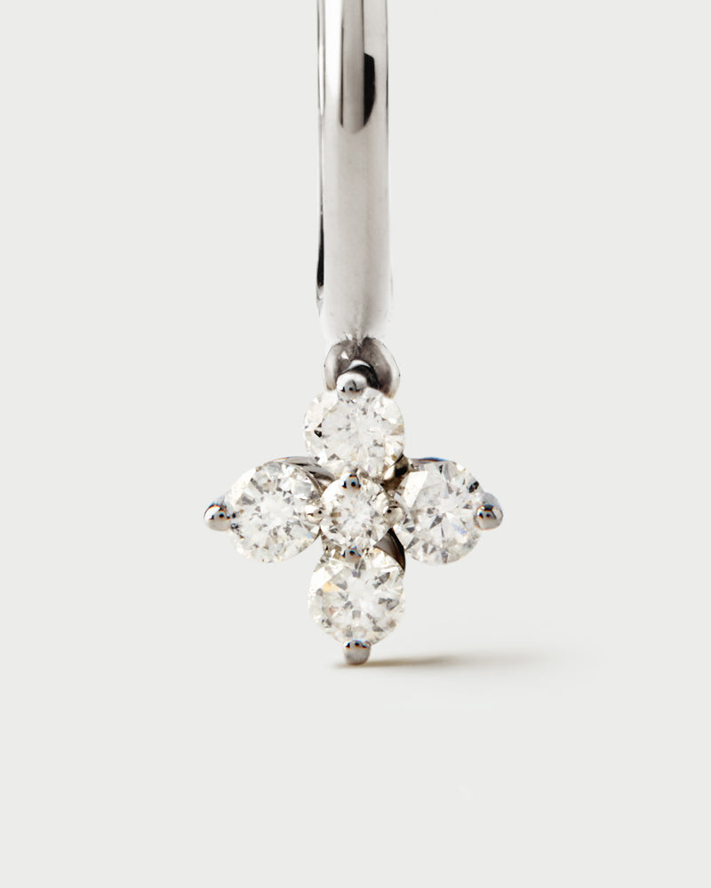 Orecchini a cerchio Maggie Solitary in diamanti e oro bianco - 
  
    Diamante - Lab-grown / Oro Bianco 18K
  
