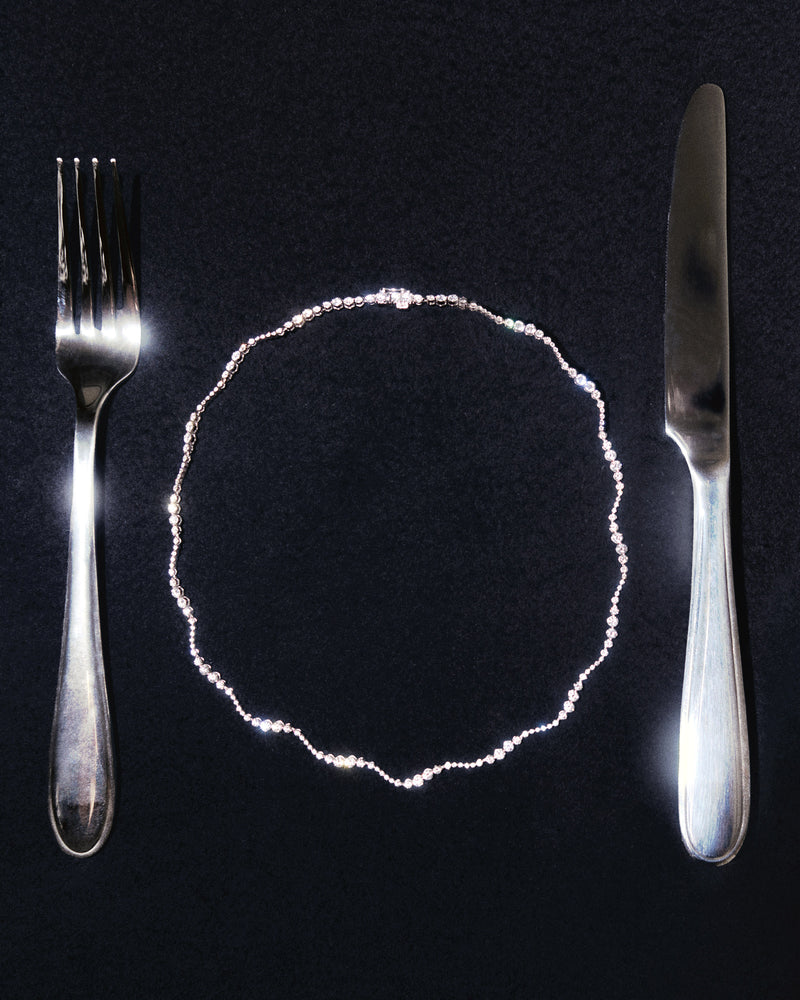 Eleganter Choker Halsbänder mit wellenförmigem Band mit im Laborgezüchteten Diamanten