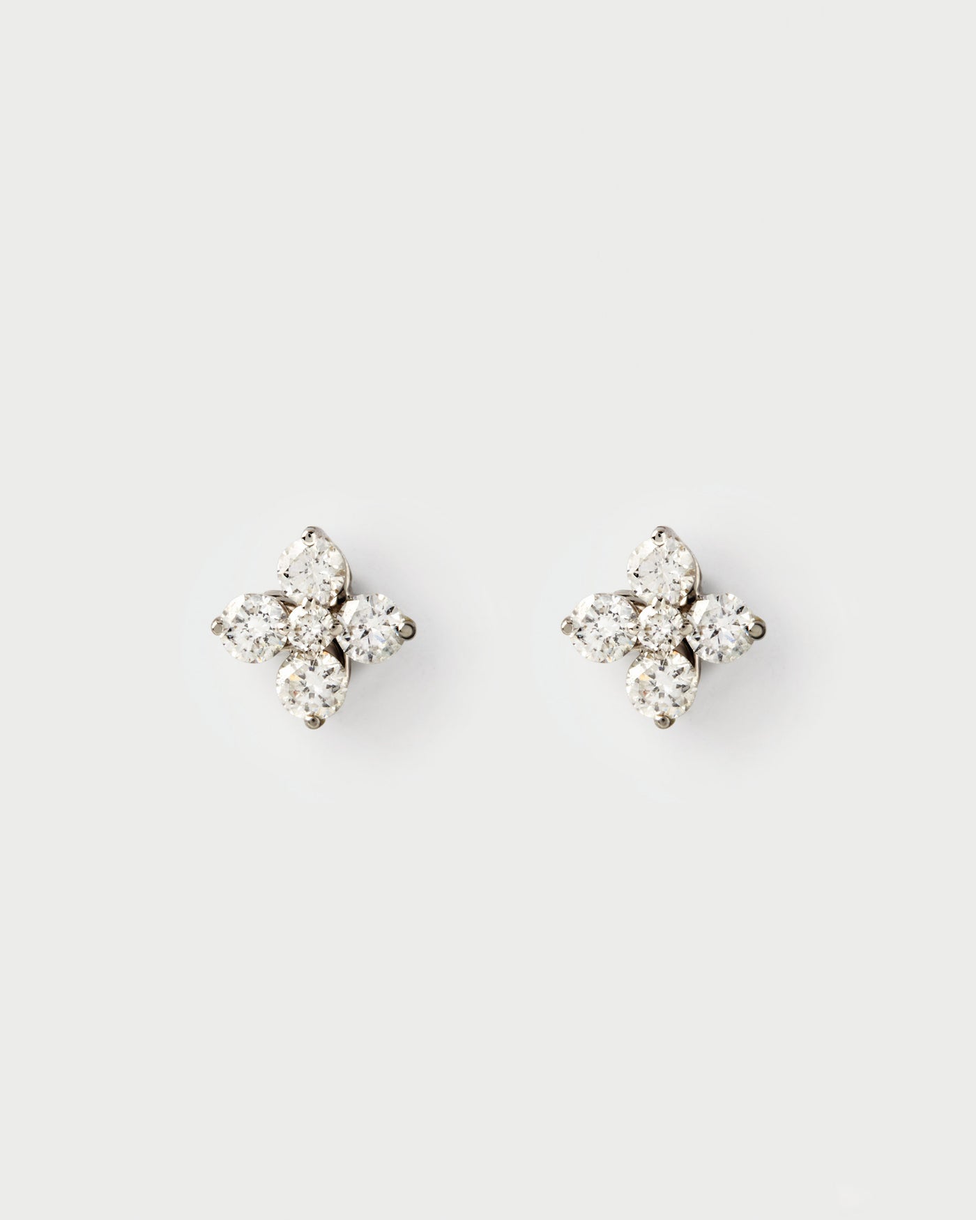 Boucle d’oreille individuelle Maggie en diamants et or blanc - 
  
    Diamants / Or Blanc 18K
  
